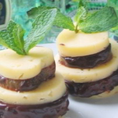 Канапе с ананасом и сыром