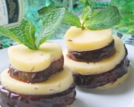 Канапе с ананасом и сыром