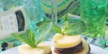 канапе с ананасом и сыром