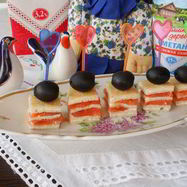 Рецепт Канапе с блинами и семгой