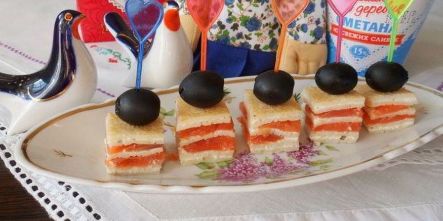 Рецепт канапе с блинами и семгой