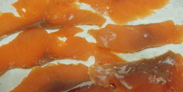 канапе с блинами и семгой