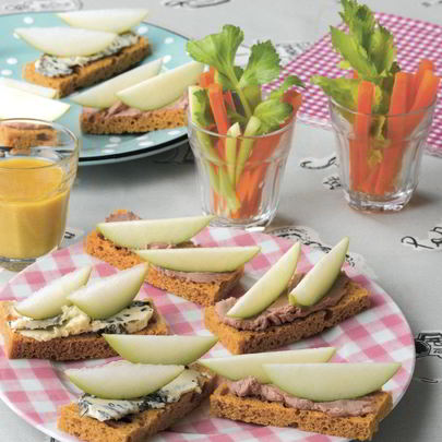 Канапе с голубым сыром