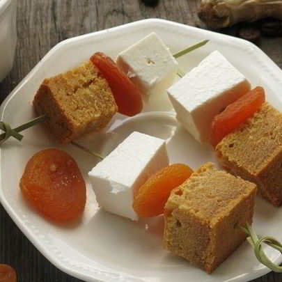 Канапе с имбирным бисквитом и фетой