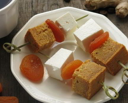 Канапе с имбирным бисквитом и фетой