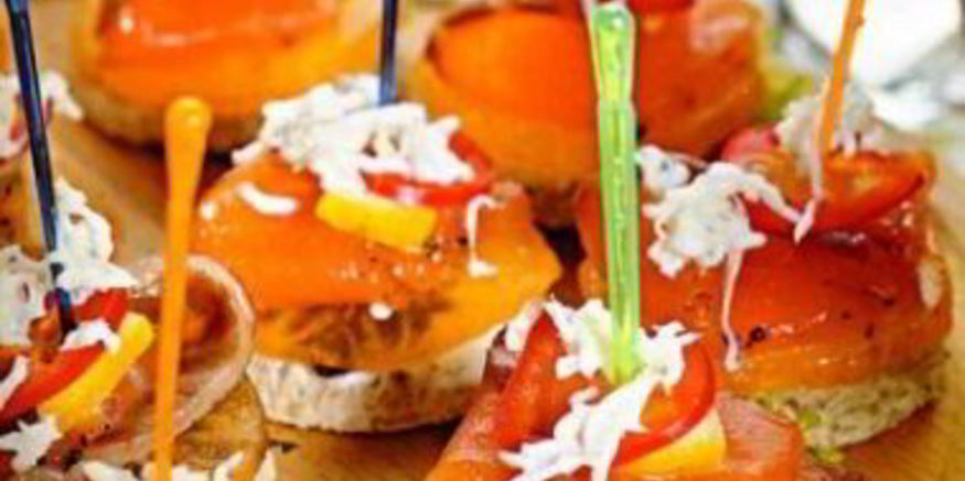 Рецепт канапе с хурмой и красной рыбой