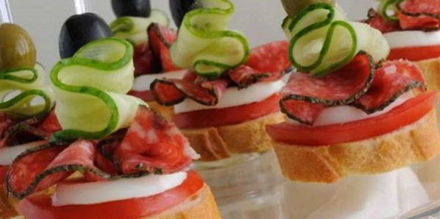 Рецепт канапе с колбасой