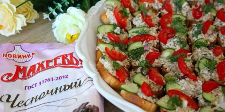 Рецепт канапе с консервированным тунцом и чесночным майонезом