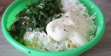 канапе с консервированным тунцом и чесночным майонезом