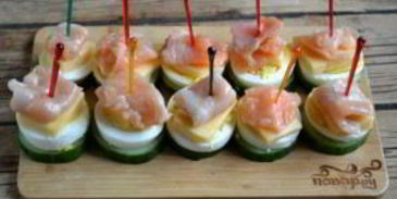 канапе с красной рыбой