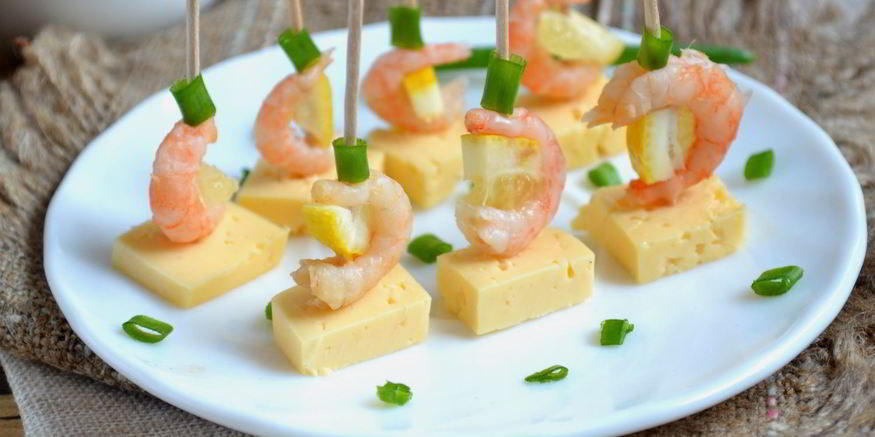 Рецепт канапе с креветками на шпажках