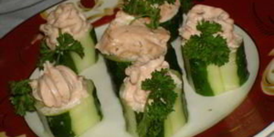 Рецепт канапе с лососем на огурцах