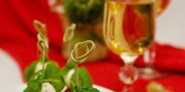 канапе с моцареллой к шампанскому