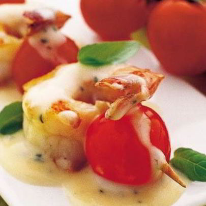 Канапе с норвежским омаром и помидорами с соусом из базилика