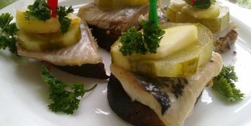 канапе с сельдью