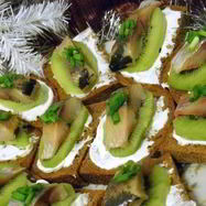Рецепт Канапе с селедкой и картошкой