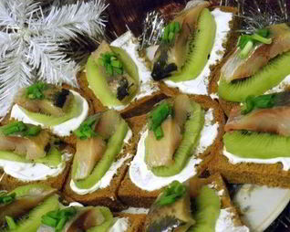 Канапе с селедкой и картошкой