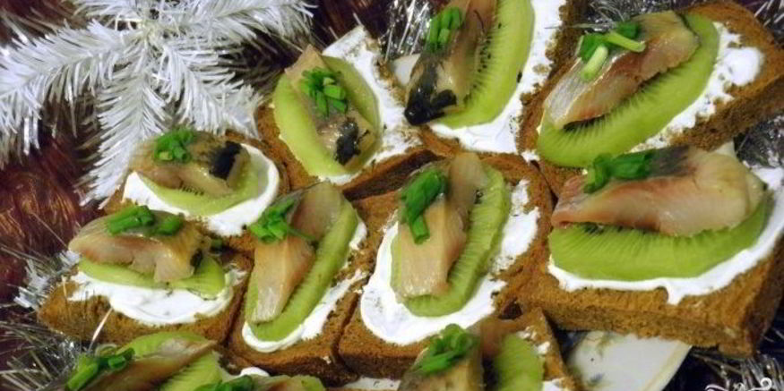 Рецепт канапе с селедкой и картошкой