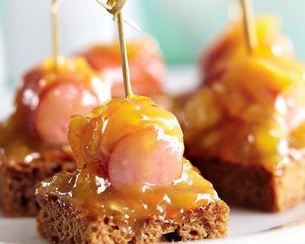 Канапе с сосисками в апельсиновой глазури