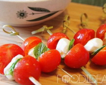 Канапе с сыром и помидорами