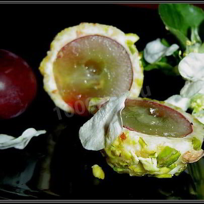 Канапе с сыром и виноградом