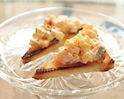 Канапе с сыром, яблоком и орехами