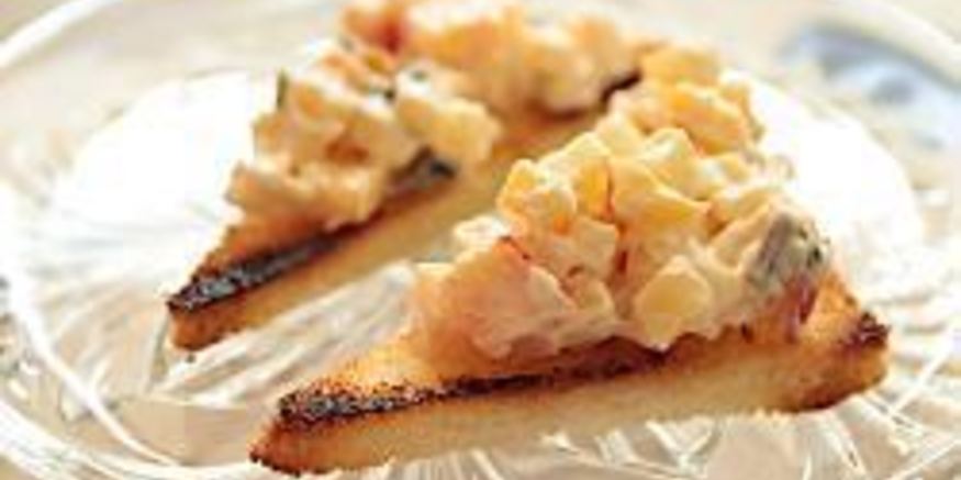 Рецепт канапе с сыром, яблоком и орехами