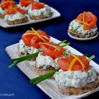 Канапе закусочные с красной рыбой и сырным кремом