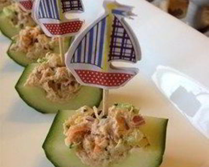 Лодочки-канапе из огурцов с тунцом