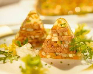 Ароматный говяжий холодец с хреном