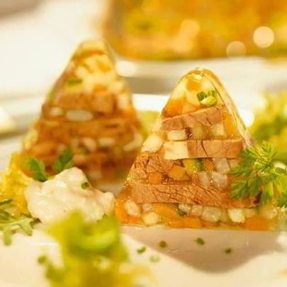 Ароматный говяжий холодец с хреном