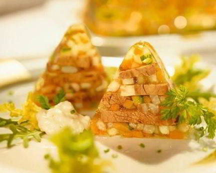 Ароматный говяжий холодец с хреном