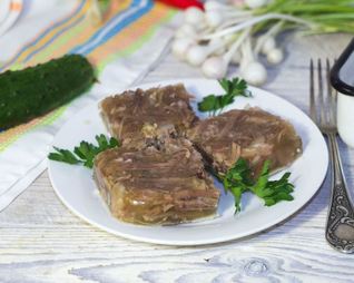 Холодец из свиных ножек и говядины