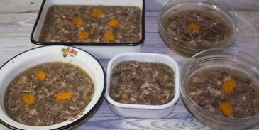 холодец из свиных ножек и говядины