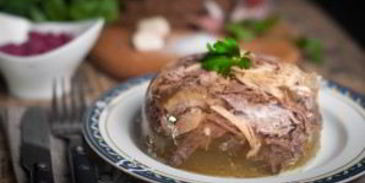 хрустальный холодец из домашнего петуха