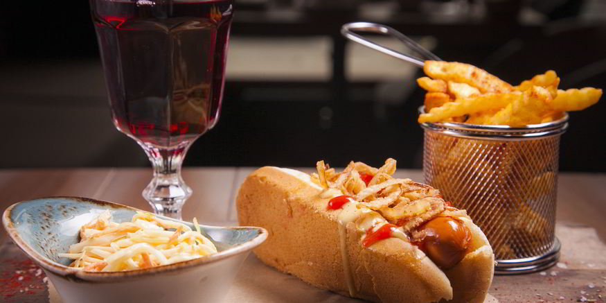 Рецепт хот-дога лакки лучано с салатом коул слоу и луком фри