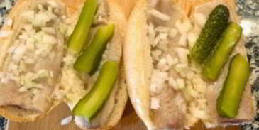 хот-дог с селедкой