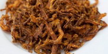 хот-дог с жареным луком