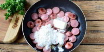 хот-дог в луковых колечках