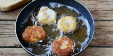 хот-дог в луковых колечках