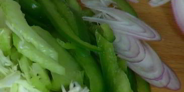 хот-доги с зелеными овощами и горчичным майонезом