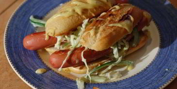 хот-доги с зелеными овощами и горчичным майонезом