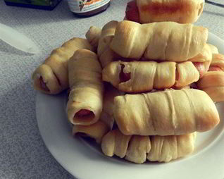 Хот-доги в спиральках из теста