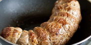 неправильный хот-дог с ростбифом