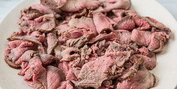 неправильный хот-дог с ростбифом