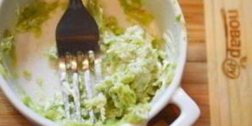 плетеные хот-доги с гуакамоле