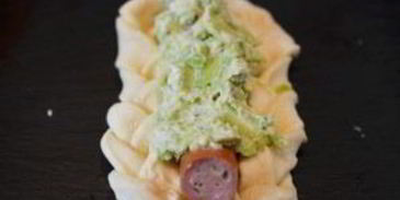 плетеные хот-доги с гуакамоле