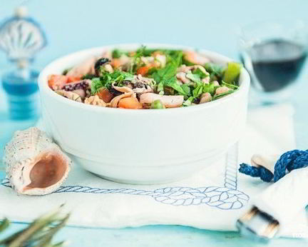 Морской коктейль с овощами