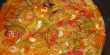 фриттата с кабачками, помидорами, зеленью и пармезаном