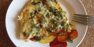 фриттата с кабачками, помидорами, зеленью и пармезаном